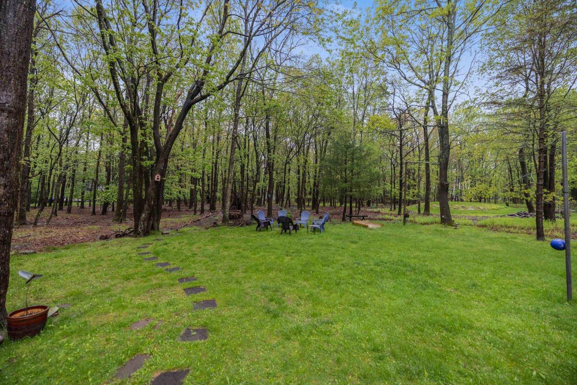 Serenity And Fun All In One In This Cozy Pocono Cabin Jim Thorpe Exterior foto