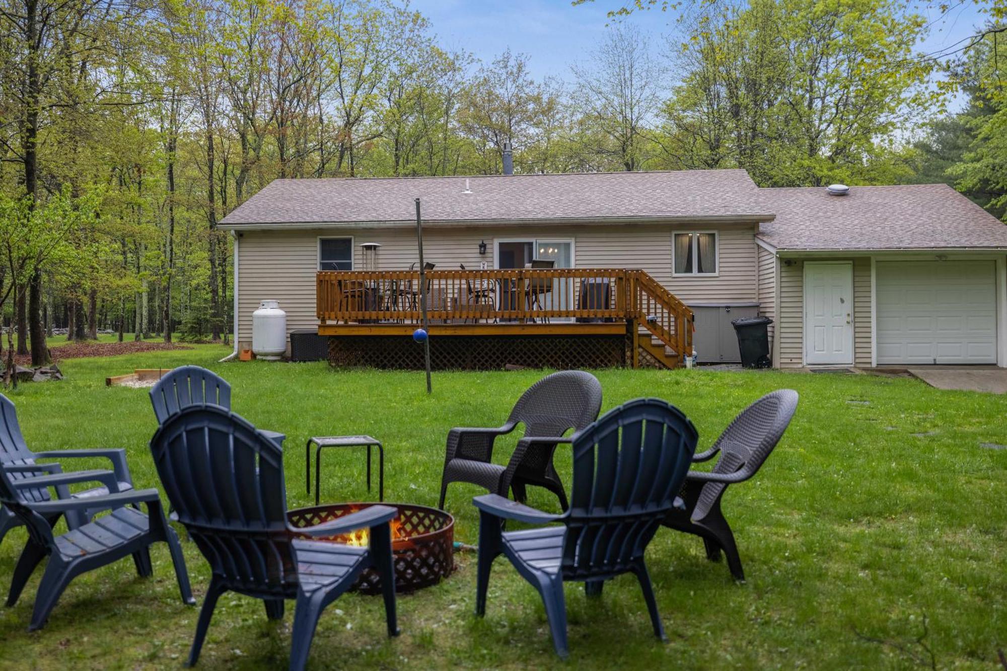 Serenity And Fun All In One In This Cozy Pocono Cabin Jim Thorpe Exterior foto